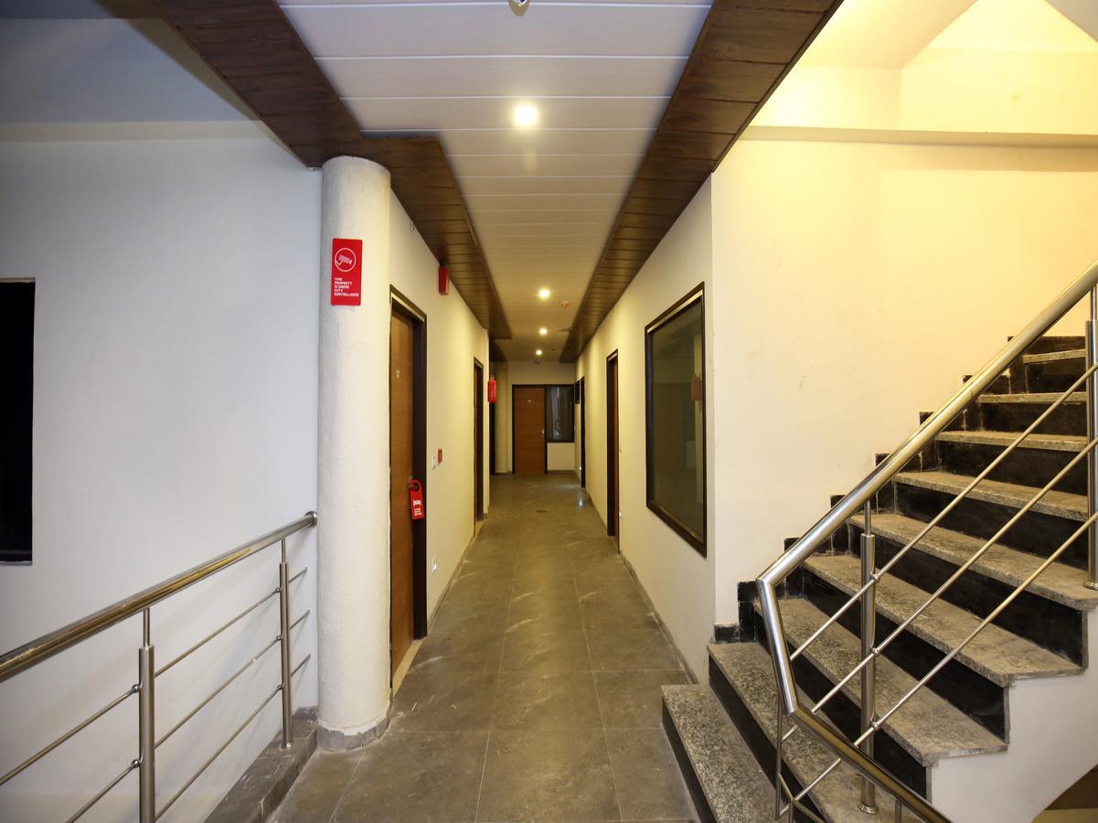 Capital O 9822 Hotel Seven Chandīgarh Exteriör bild